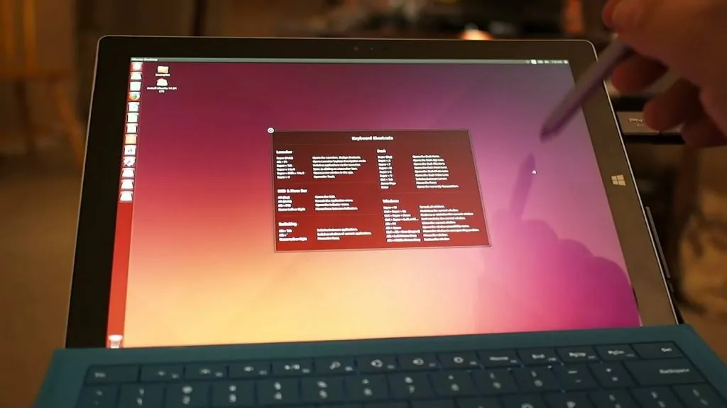 Surface pro 5 lên logo xong tắt